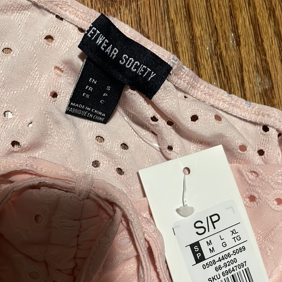 Off Shoulder Crop Top - Picture 2 of 2